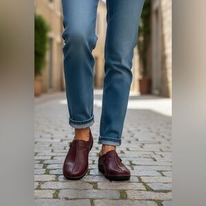 Clarks Unstructured Women's
Un.Loop Burgundy Leather
Comfort Loafers